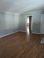 Building Photo - 550 Harding Pl