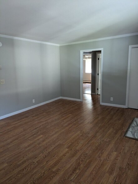 Primary Photo - 550 Harding Pl