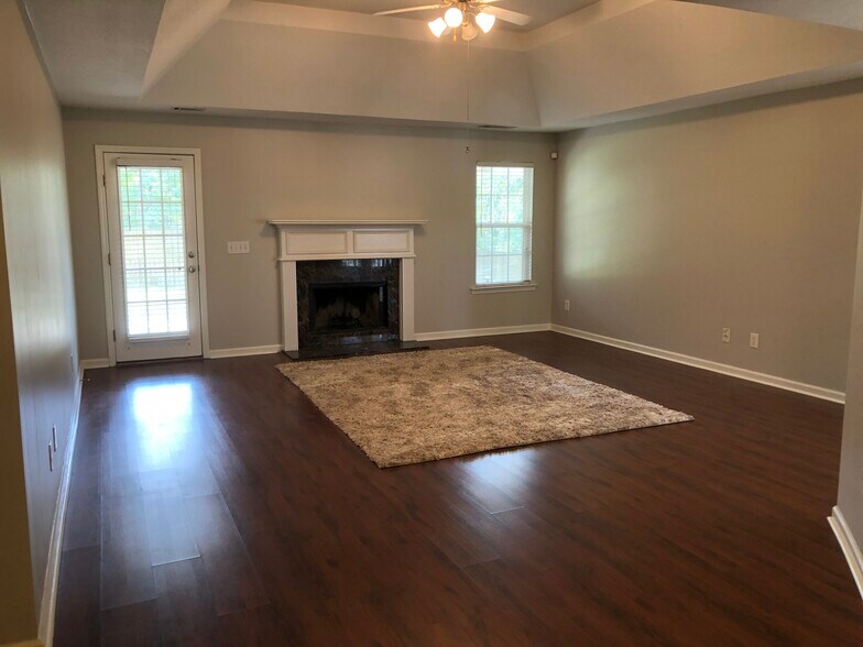Building Photo - 324 E River Bend Dr