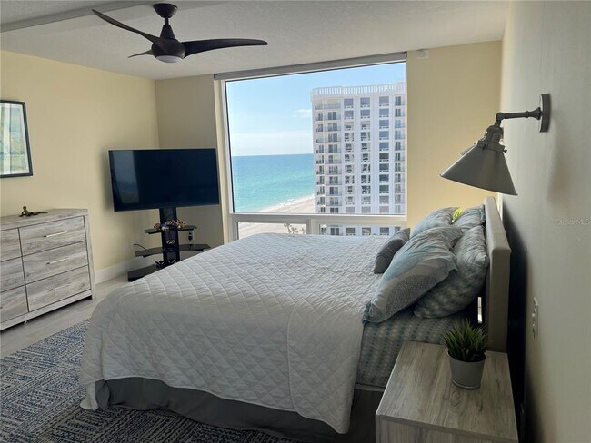 Building Photo - 2425 Gulf of Mexico Dr