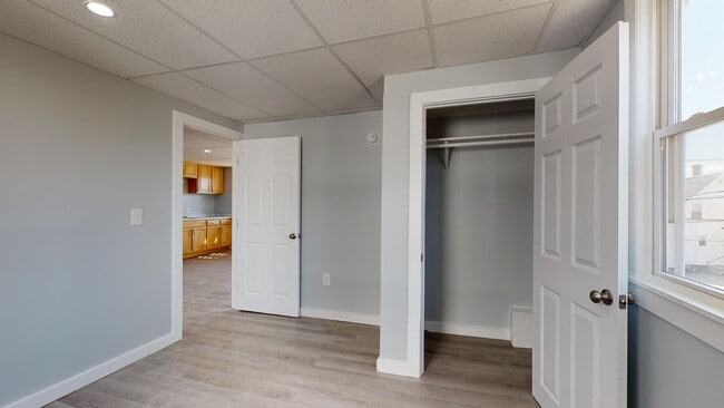 Building Photo - 7 Island Ave