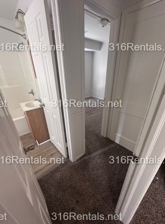 Building Photo - $970 - COMING SOON! 2 bedroom / 1 bathroom - Single Family Home
