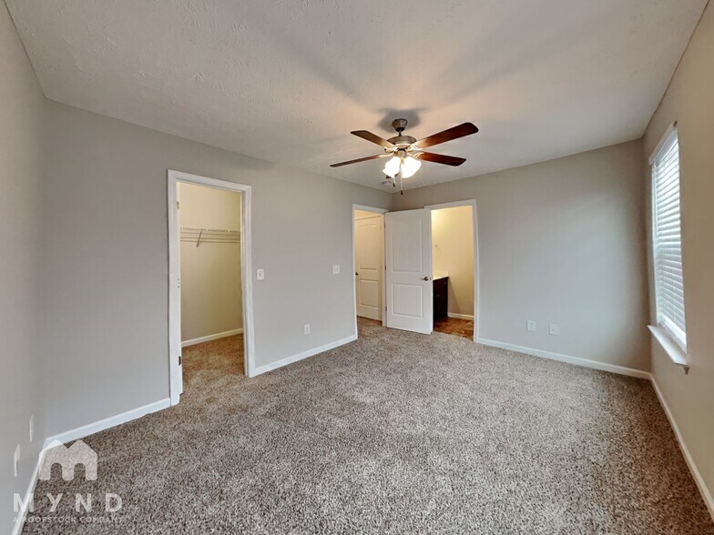 Building Photo - 423 John Deere Dr