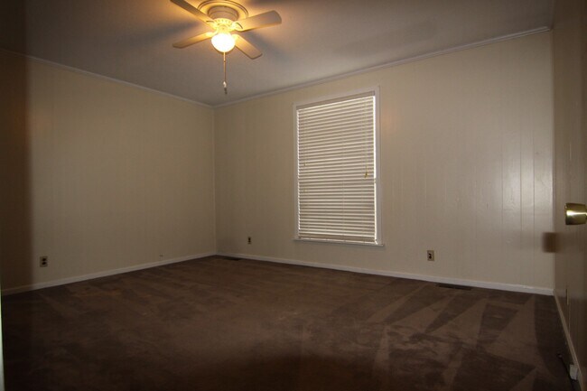 Building Photo - 2 Bedroom Home for rent in St. B Area!