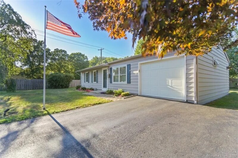 Building Photo - 8 Indian Field Rd