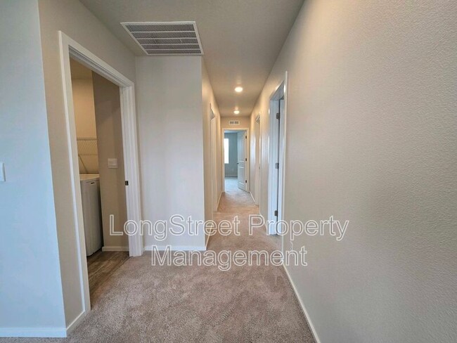 Building Photo - 412 Lost Lake St NE