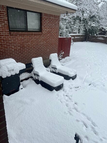 Building Photo - 2464 Monroe Ave