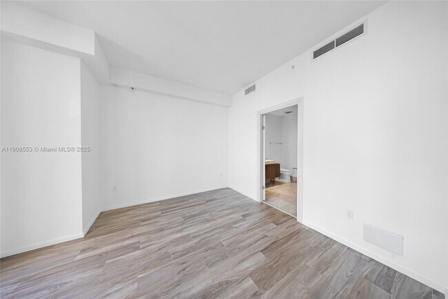 Building Photo - 801 S Miami Ave