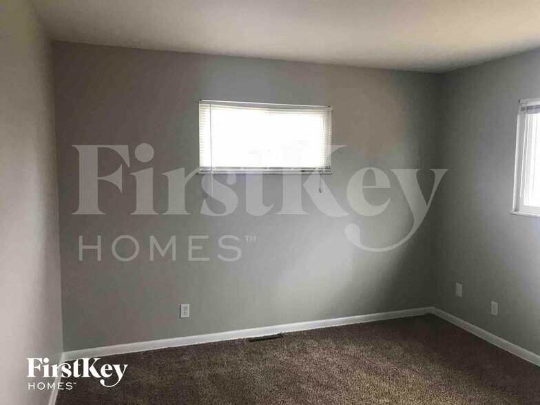 Building Photo - 1758 Hilltree Dr