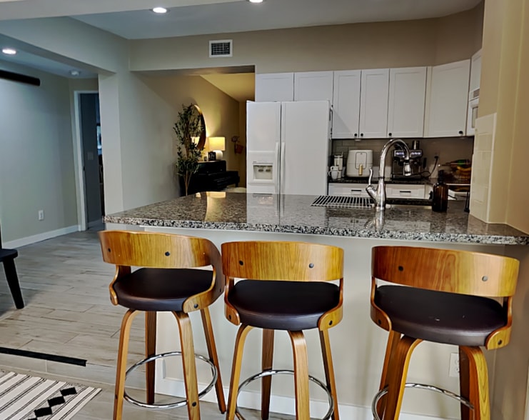 Building Photo - 612 Ridgewood St