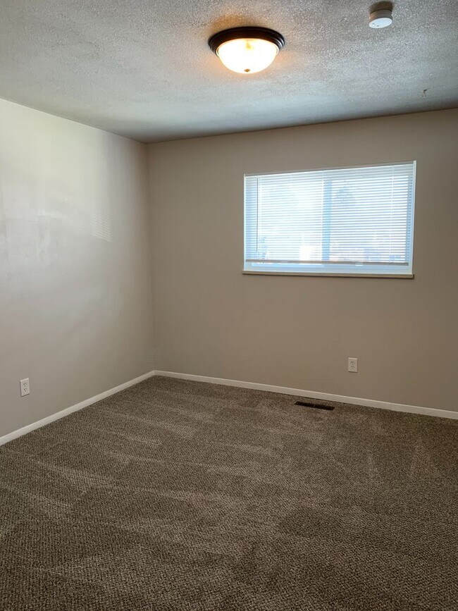 Building Photo - Updated 3-Bed, 1.5-Bath Duplex in Central Fort Collins!