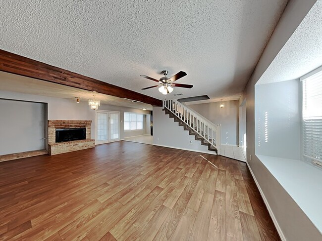 Building Photo - Spacious 3/2.5 Tudor Style Home!