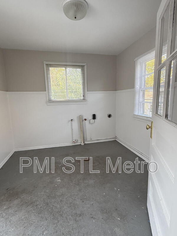 Building Photo - 156 Fermo Ave