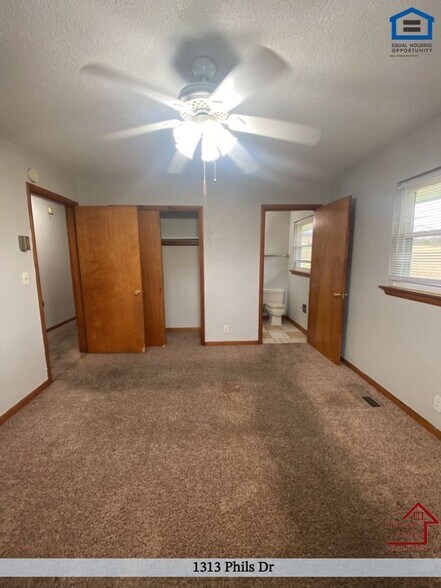 Building Photo - 1313 Phils Dr