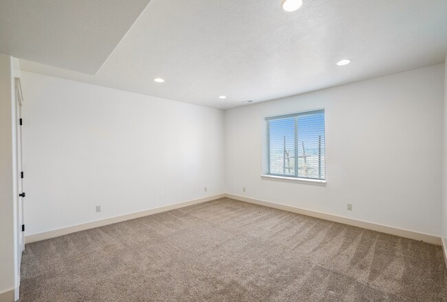 Building Photo - 722 W Webb Rd
