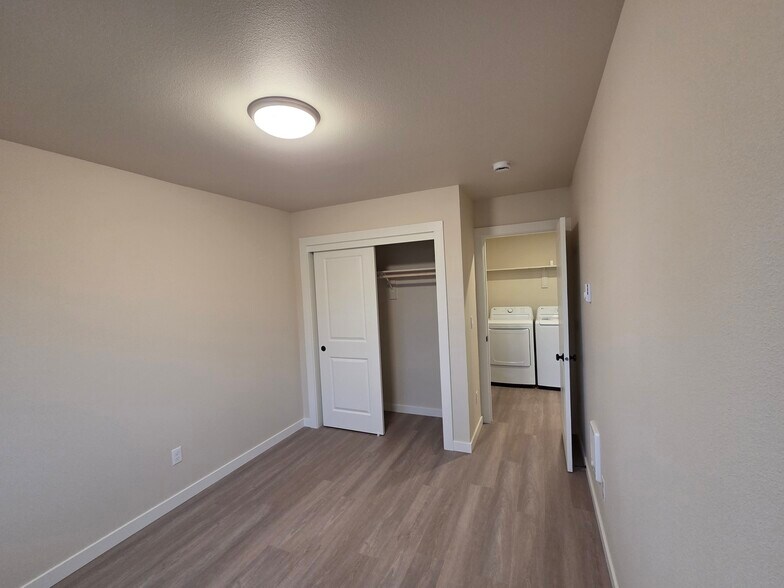 Building Photo - 111 Section St