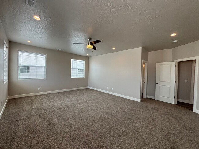 Building Photo - BRAND NEW TOWNHOME FOR RENT!