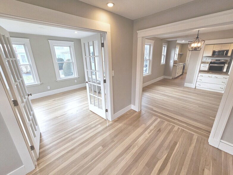 Building Photo - 70 Tufts St