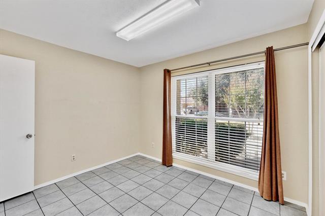 Building Photo - 2426 Sutton Dr