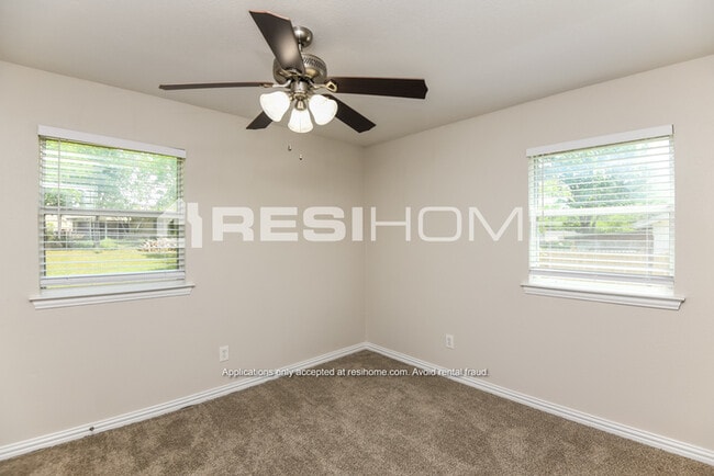 Building Photo - 521 Kemper Ave