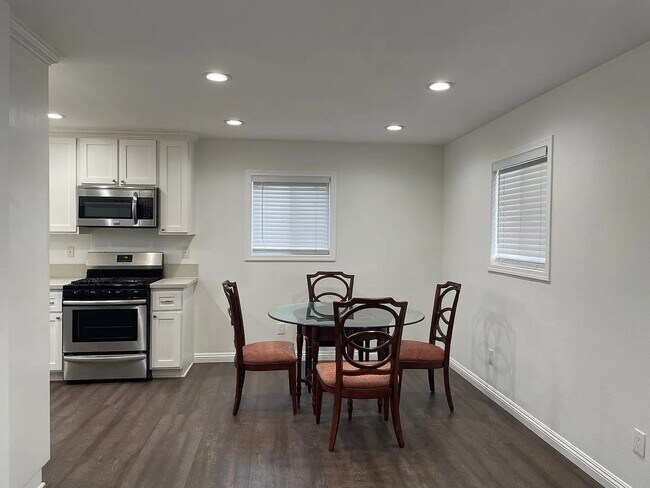 Building Photo - 11091 Violet Dr
