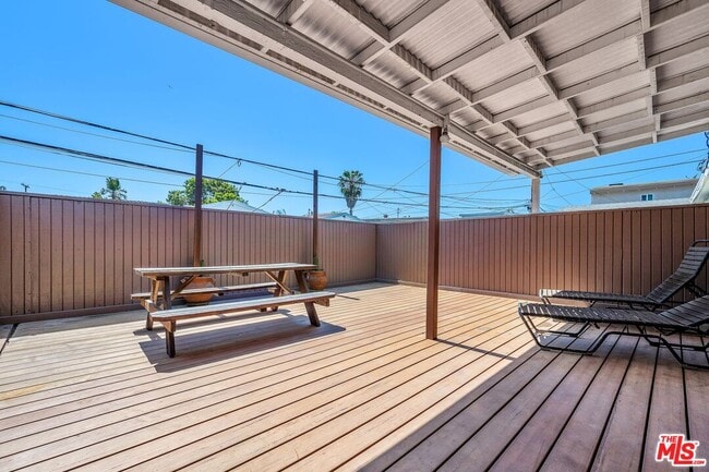 Building Photo - 130 Montreal St