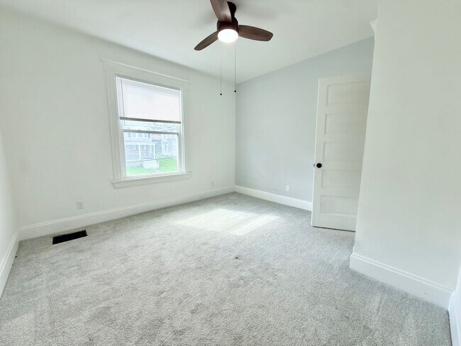 Building Photo - 2216 Burnet Ave