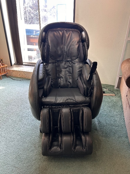 Building Photo - 822 12th St W