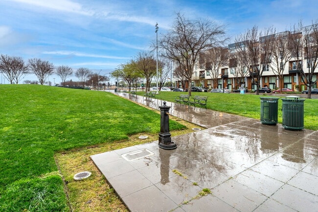 Building Photo - 1070 Tourmaline Ter