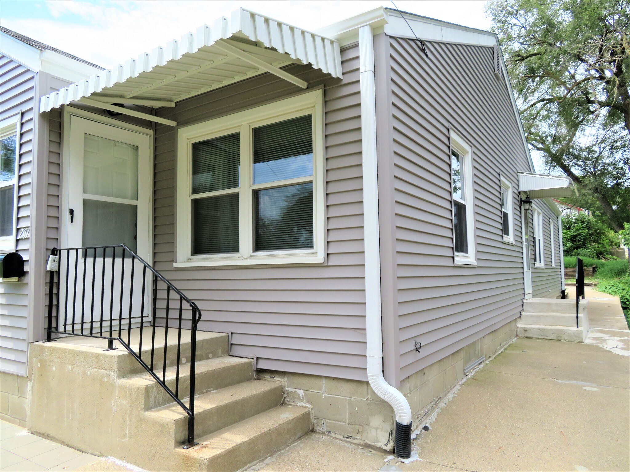 Building Photo - 2317 S Henry St