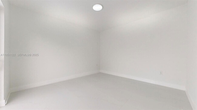 Building Photo - 917 SW 135th Ct