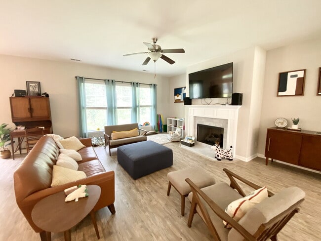 Building Photo - Single Family Home for Rent in Palmetto Point