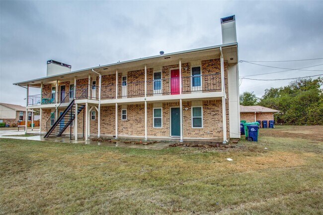 Building Photo - 3825 Camelot St