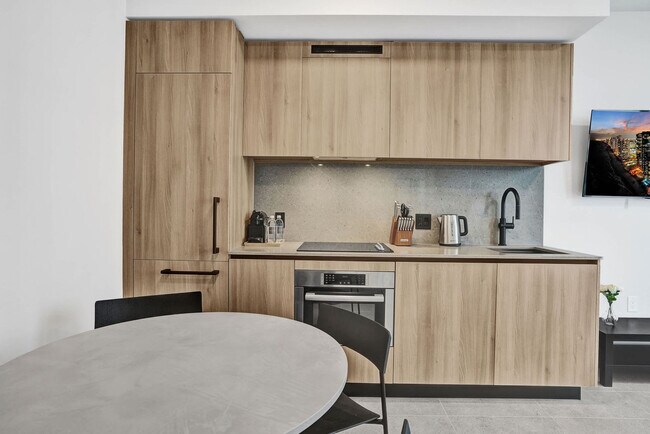 Building Photo - 121 NE 5th St