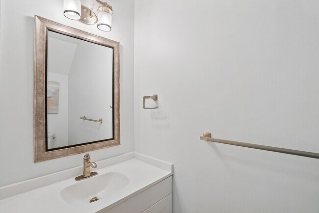 Building Photo - Furnished Townhome in VB