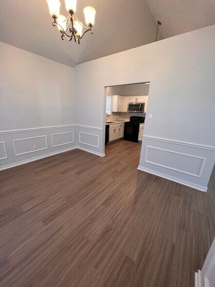 Building Photo - 808 Xavier Dr