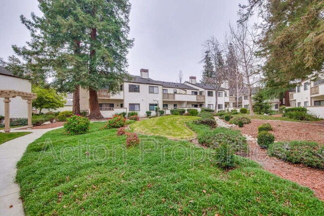 Building Photo - 1341 Meadow Ridge Cir