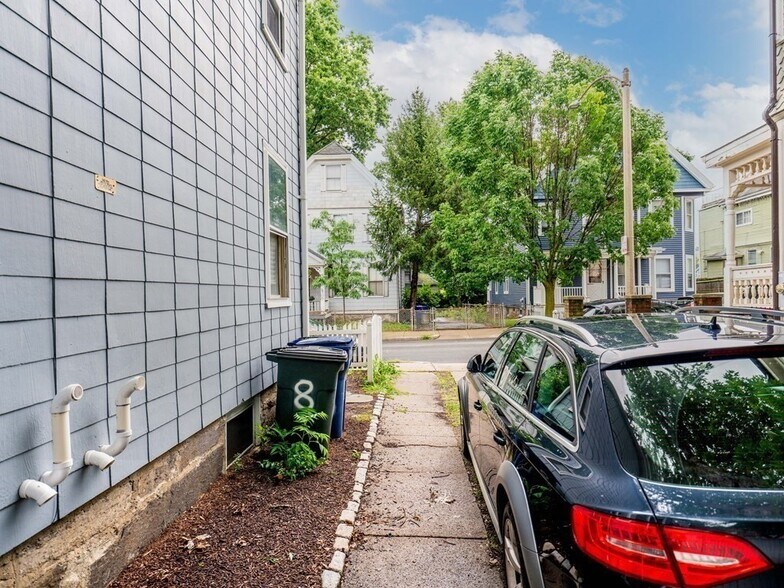 Building Photo - 8 Westerly St