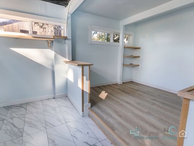 Building Photo - Charming Seaside Home.. Spacious 3 bedroom, 2 bathrooms!!!