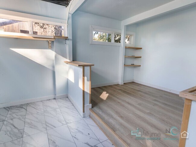 Building Photo - Spacious Single Family Home in Seaside!!!
