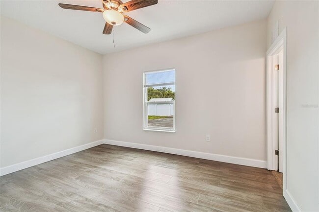 Building Photo - 650 E Tarpon Ave