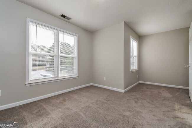 Building Photo - 3 Dene Dr