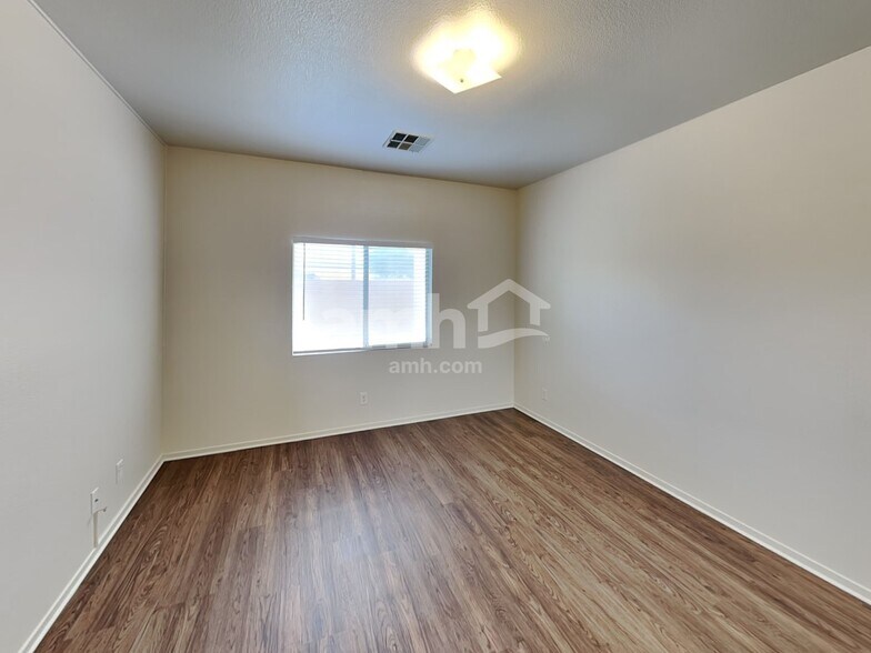 Building Photo - 6208 Morning Wing Dr