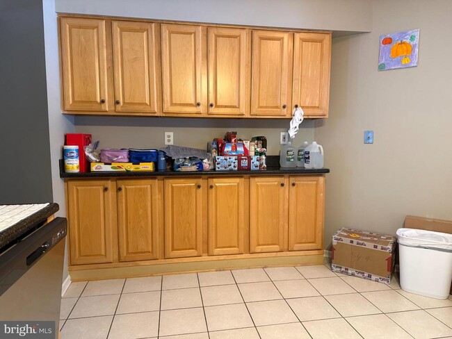 Building Photo - 3 Nathan Ct