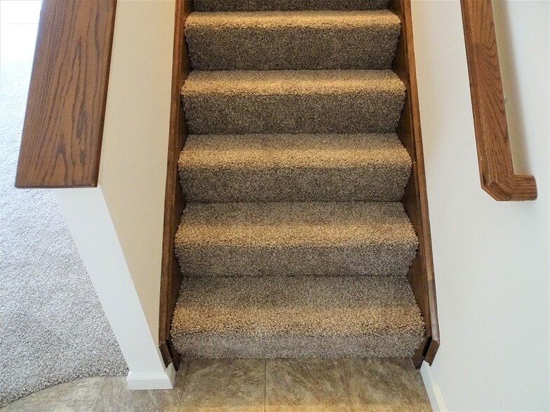 Building Photo - 243 Limestone Dr