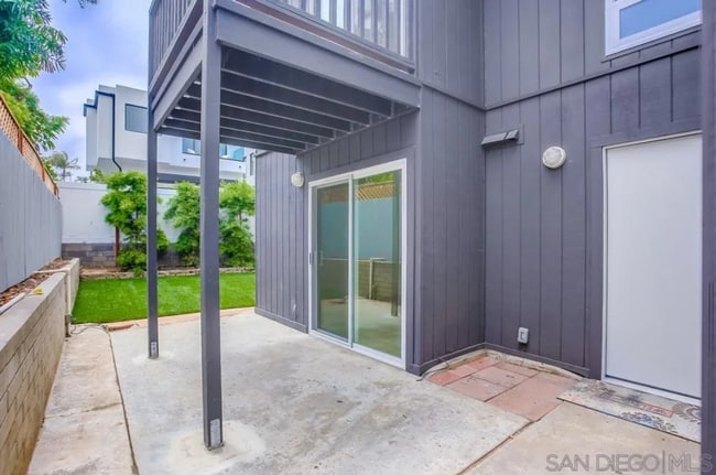 Building Photo - Townhome in the heart of La Jolla’s coveted Beach Barber Tract