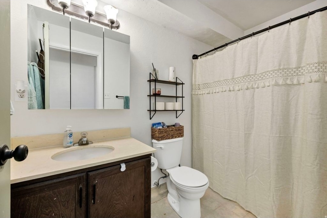 Building Photo - 240 E 400 N