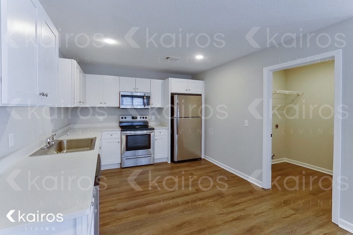 Building Photo - 13 Burnt Oak Cir