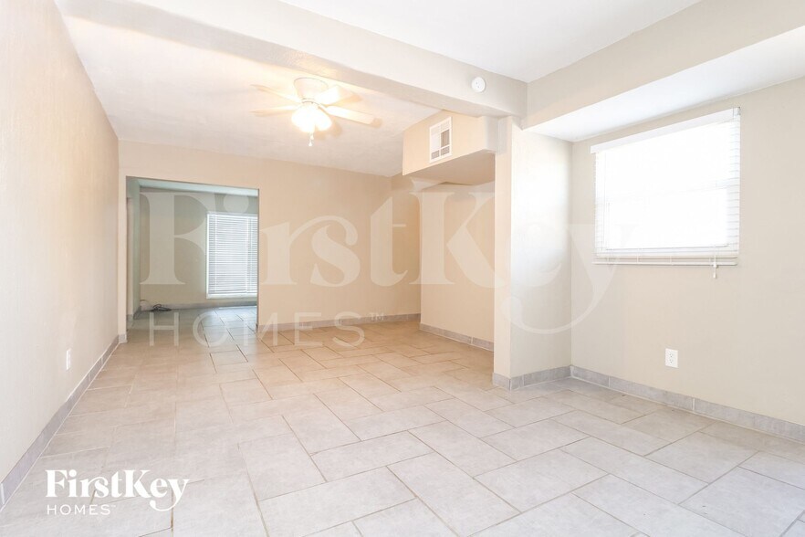 Building Photo - 8039 N 29th Ave