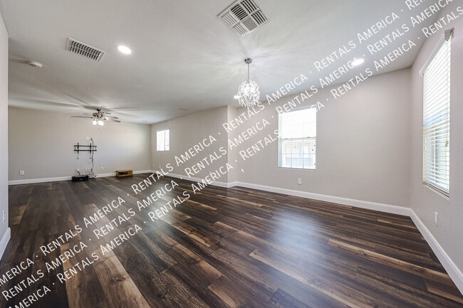 Building Photo - 886 S Brewer Dr